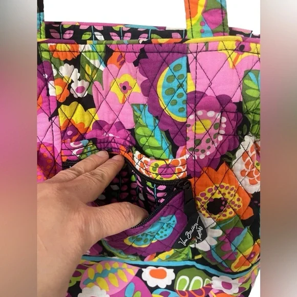 ❤️Vera Bradley Va Va Bloom Quilted Shoulder Bag With Button Snap Closure - Picture 2 of 9